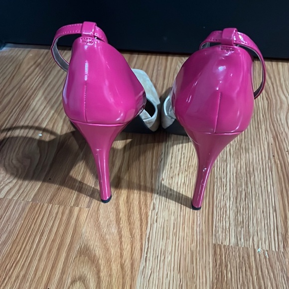 BCBG Generation Suede and Patent Leather Peep toe - Picture 2 of 5